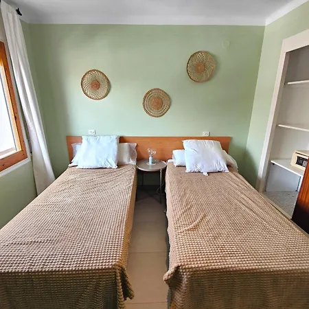 Apartment En Roses, 2ª Linea De Playa, Con Terraza, Wifi Y Parking Comunitario - Es-258-31 Roses